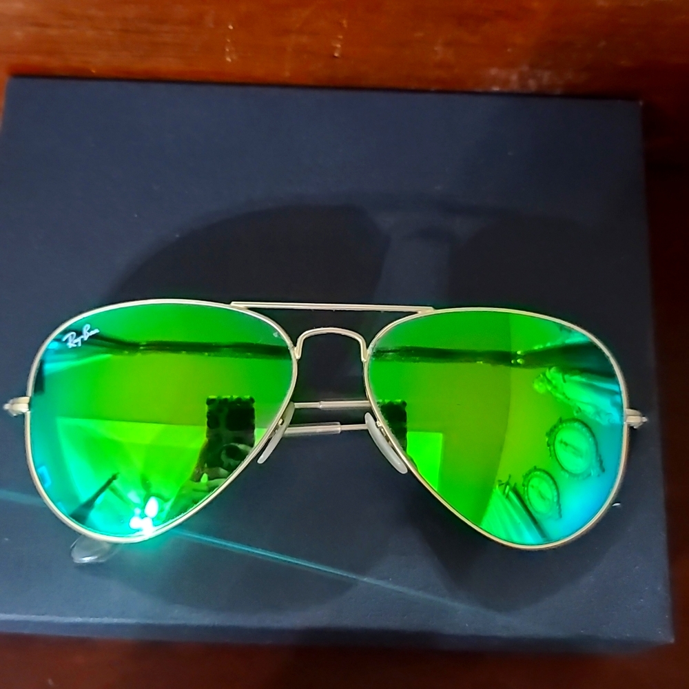Ray-Ban aviators in green